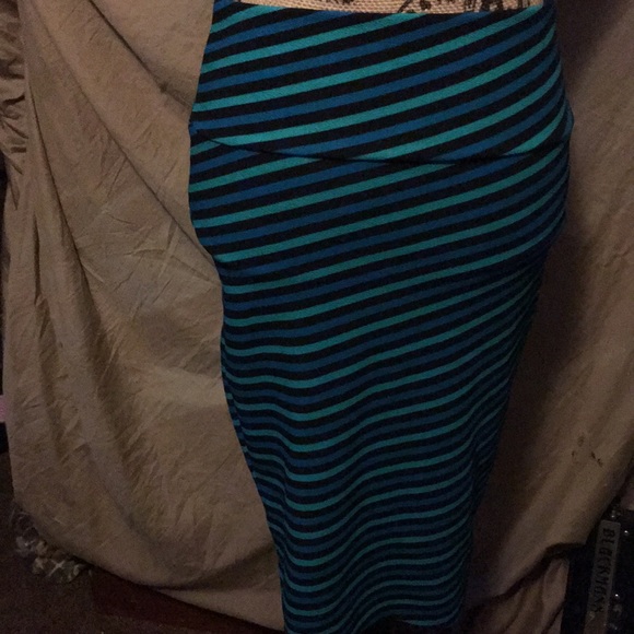 🌹 Lularoe skirt 🌹 - Picture 3 of 4